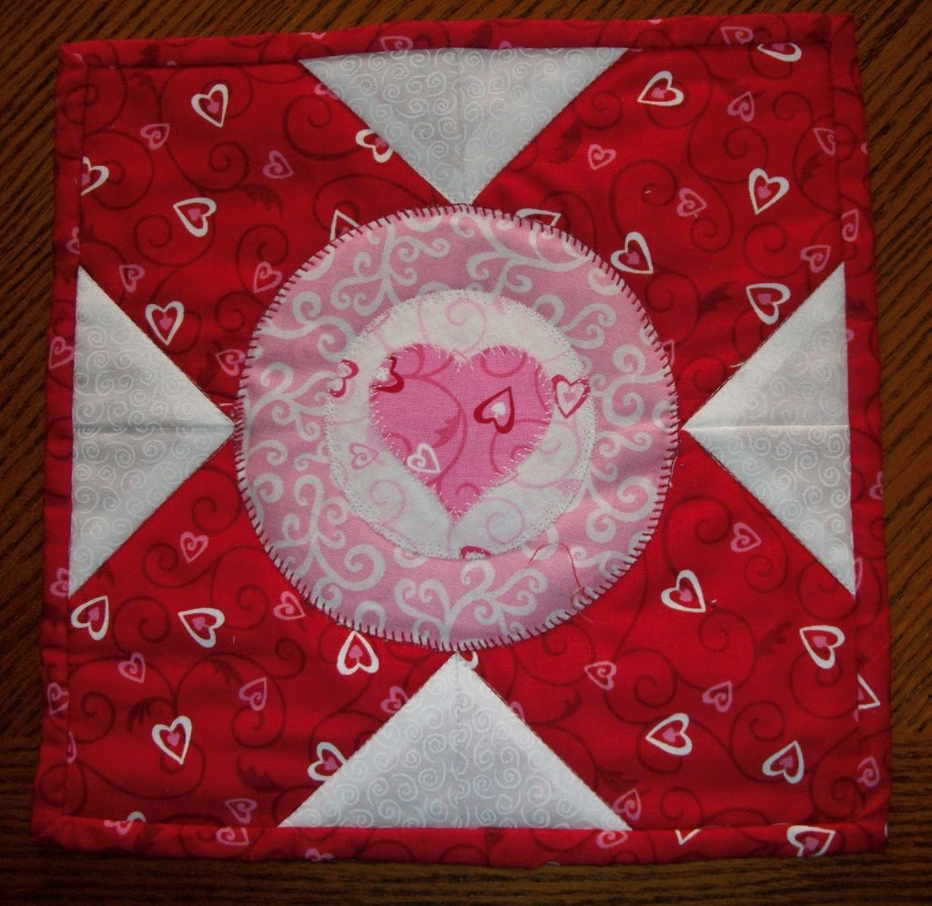 Reader Tutorial: Hugs and Kisses Mug Rug